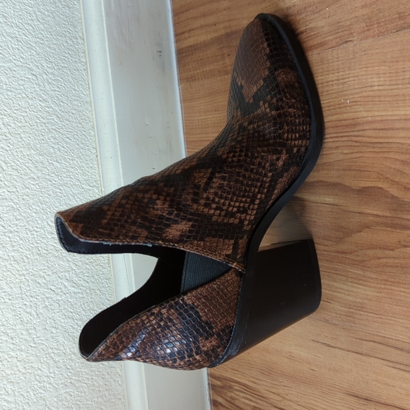 Steve Madden Alyse Snakeskin Chunky Booties Size 7 - Picture 5 of 5